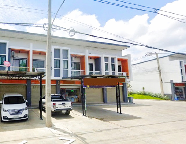 ถ.นางรอง-ละหานทราย  ติดถนนใหญ่ โลตัส นางรอง 4.4 กม. ให้เช่าอาคารพาณิชย์ 2 ชั้น เหมาะกับร้านค้า สำนักงาน คลีนิค 2 นอน 3 น้ำ รพ.นางรอง 2.4 กม.